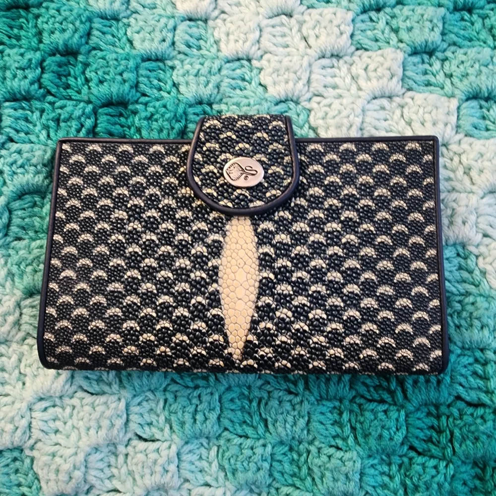 Stingray Leather Blue & White Scale Print Snap Bifold Wallet